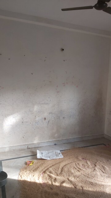Bathroom in 2.5 BHK Builder Floor at Mayur Vihar – for Rent