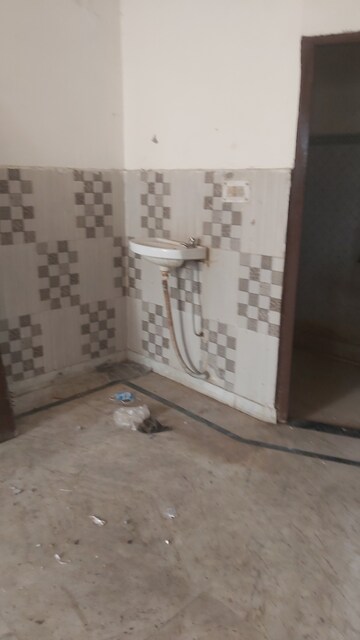 Bathroom in 2.5 BHK Builder Floor at Mayur Vihar – for Rent