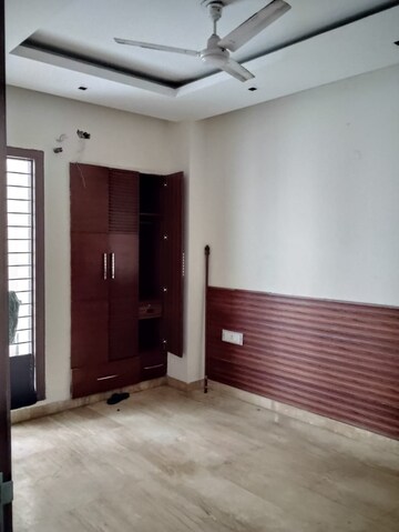Room in 2 BHK Independent House at Sector 16 – for Rent