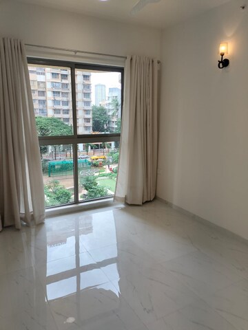 Room in 3.5 BHK Apartment at Lodha Bel Air, Jogeshwari West – for Rent