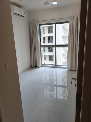 Room in 3.5 BHK Apartment at Lodha Bel Air, Jogeshwari West – for Rent