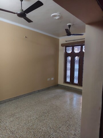 Room in 2 BHK Independent House at Gomti Nagar – for Rent