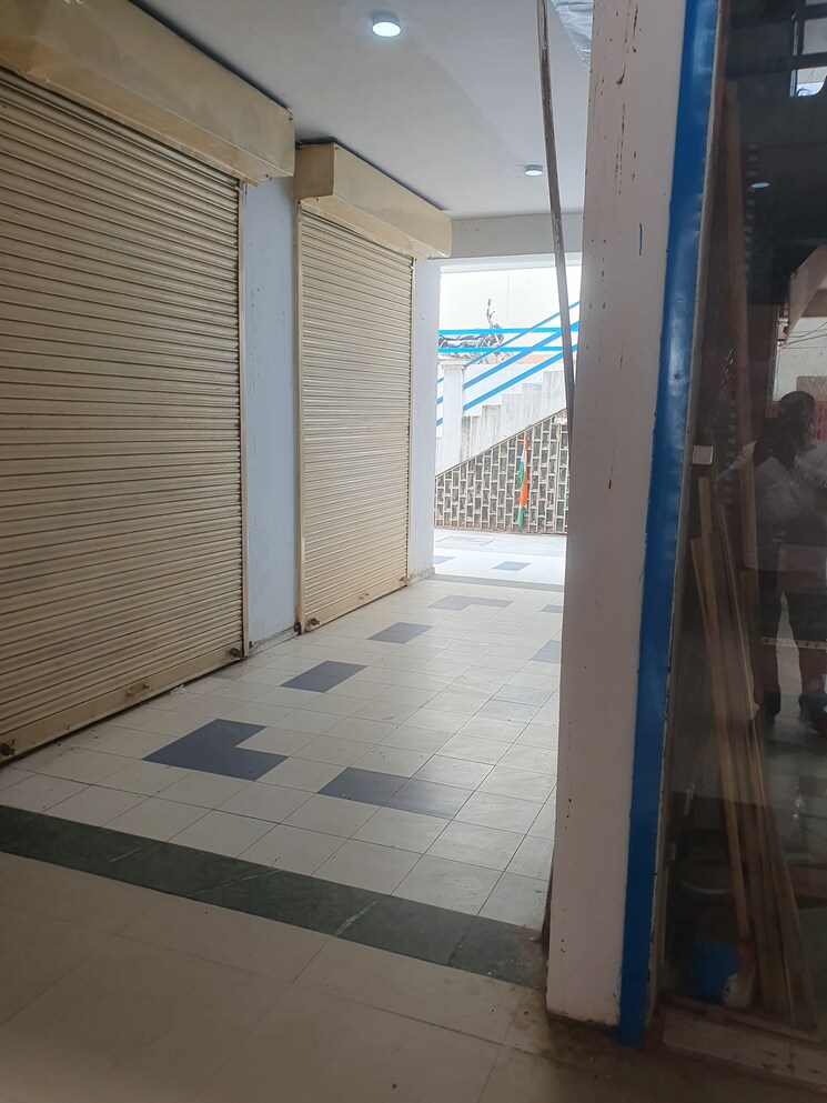 Balcony, vasundhara sector 11 Commercial Showroom 170 Sq.Ft. In Vasundhara Sector 11 Ghaziabad 8978877