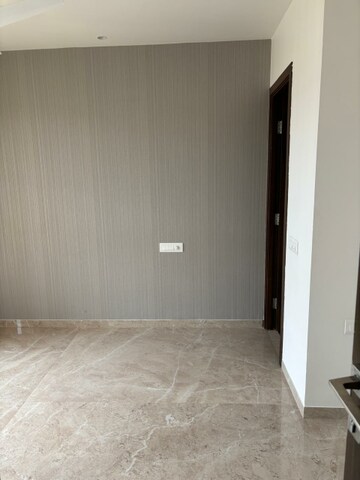 Room in 1 BHK Apartment at Hiranandani Regent Hill, Powai – for Rent