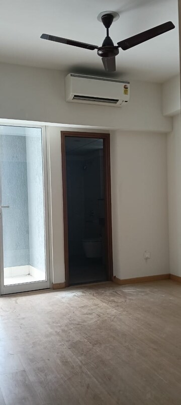 Room in 4 BHK Apartment at Godrej Woods, Sector 43 – for Rent