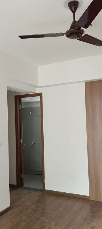 Room in 4 BHK Apartment at Godrej Woods, Sector 43 – for Rent