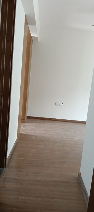 Room in 4 BHK Apartment at Godrej Woods, Sector 43 – for Rent