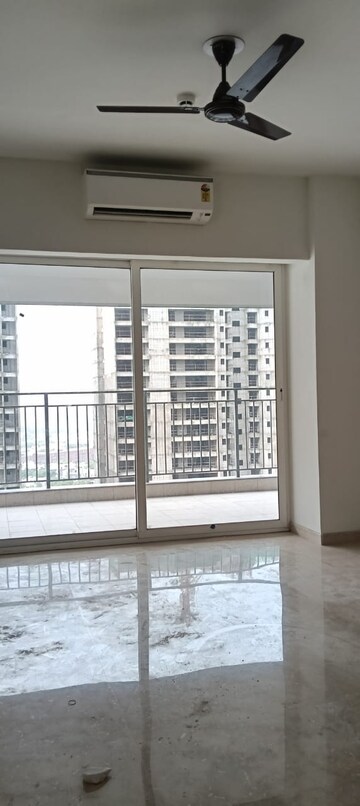 Room in 4 BHK Apartment at Godrej Woods, Sector 43 – for Rent