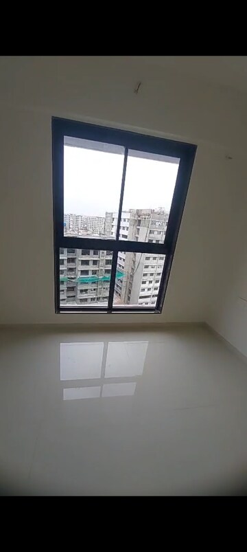 Room in 2 BHK Apartment at Kurla East – for Rent