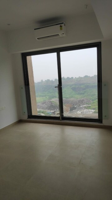 Room in 2 BHK Apartment at Kanakia Silicon Valley, Powai – for Rent