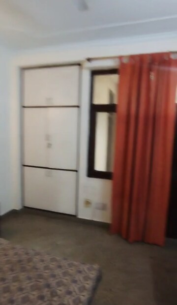 Room in 2 BHK Independent House at Sector 27 – for Rent