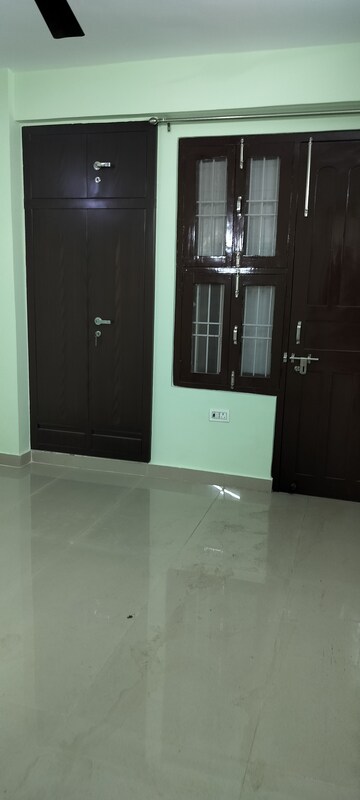 Room in 3 BHK Independent House at RWA Apartments, Sector 31 – for Rent
