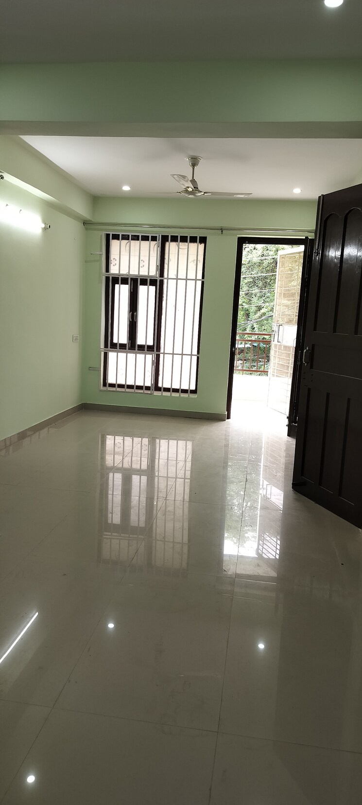 Room, rwa-apartments 3 Bedroom 198 Sq.Mt. Independent House In Sector 31 Noida 8978968