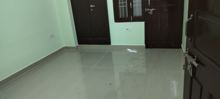 Room, rwa-apartments 3 Bedroom 198 Sq.Mt. Independent House In Sector 31 Noida 8978968