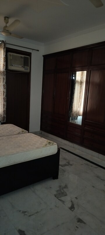 Bedroom in 4 BHK Apartment at Amrapali Exotica, Sector 50 – for Rent