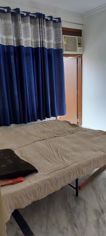 Bedroom in 4 BHK Apartment at Amrapali Exotica, Sector 50 – for Rent