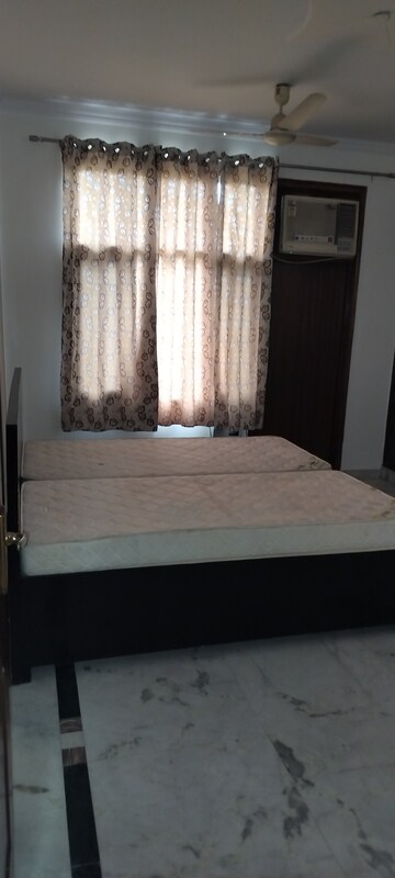 Bedroom in 4 BHK Apartment at Amrapali Exotica, Sector 50 – for Rent