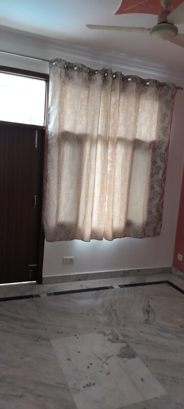 Furnished Amenities in 4 BHK Apartment at Amrapali Exotica, Sector 50 – for Rent