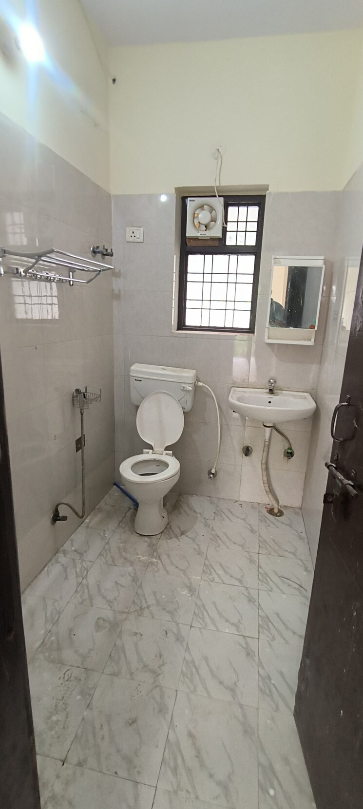 Bathroom, sector 46 3 Bedroom 200 Sq.Mt. Independent House In Sector 46 Noida 8978989