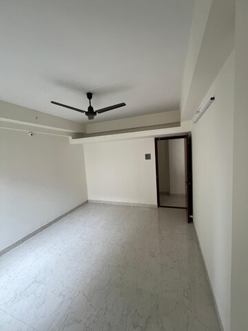 Room in 2 BHK Apartment at Lake View Apartments Powai, Powai – for Rent
