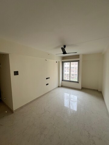 Room in 2 BHK Apartment at Lake View Apartments Powai, Powai – for Rent