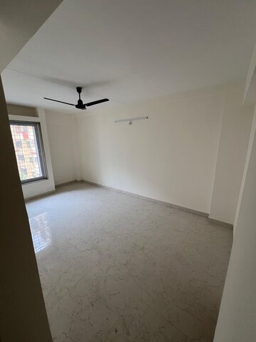 Room in 2 BHK Apartment at Lake View Apartments Powai, Powai – for Rent