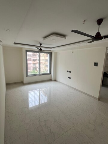 Room in 2 BHK Apartment at Lake View Apartments Powai, Powai – for Rent