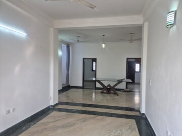 Building Lobby in 3 BHK Independent House at RWA Apartments Sector 41, Sector 41 – for Rent