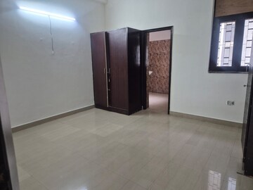 Room in 3 BHK Independent House at RWA Apartments Sector 41, Sector 41 – for Rent