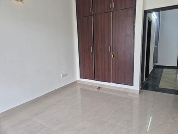 Room in 3 BHK Independent House at RWA Apartments Sector 41, Sector 41 – for Rent