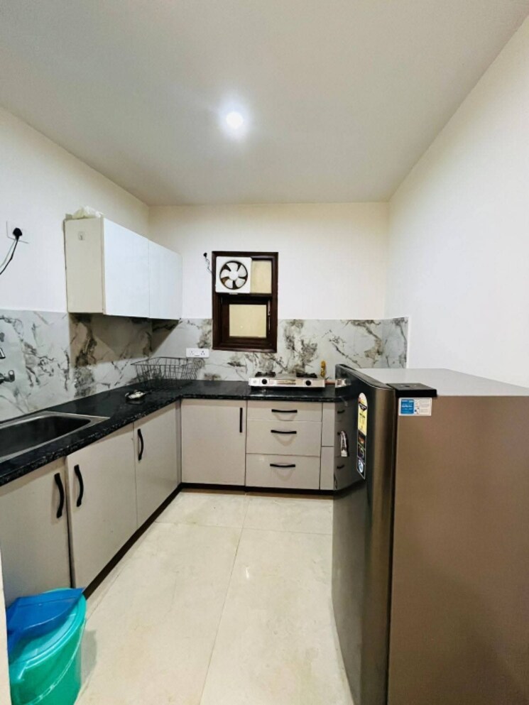Kitchen, freedom fighters enclave 3 Bedroom 1500 Sq.Ft. Apartment In Freedom Fighters Enclave Delhi 8979012