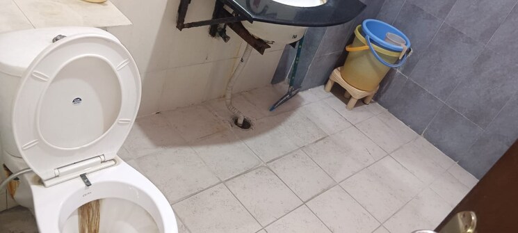 Bathroom, antriksh-overseas-apartment 3.5 Bedroom 1962 Sq.Ft. Apartment In Sector 50 Noida 8979035