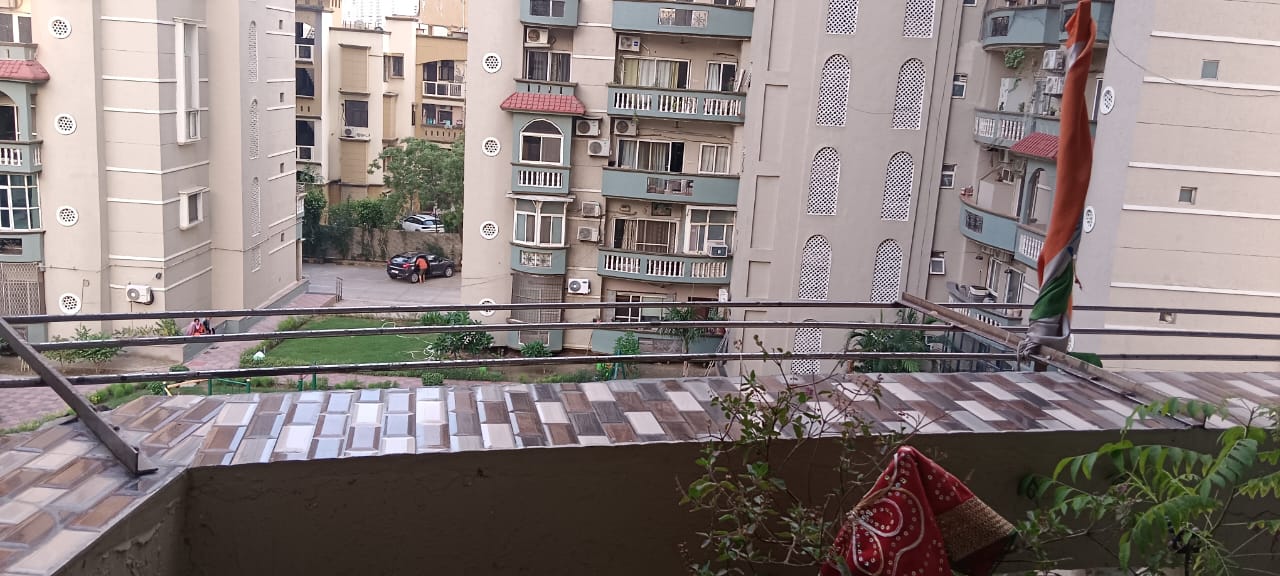 3.5 BHK + Servant Room Apartment For Sale in Antriksh Overseas Apartment