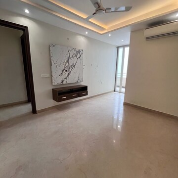 Room in 3 BHK Builder Floor at DLF Galleria Market, Sector 27 – for Rent