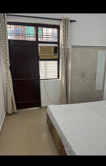Bathroom in 2 BHK Builder Floor at SAS Tower, Sector 38 – for Rent