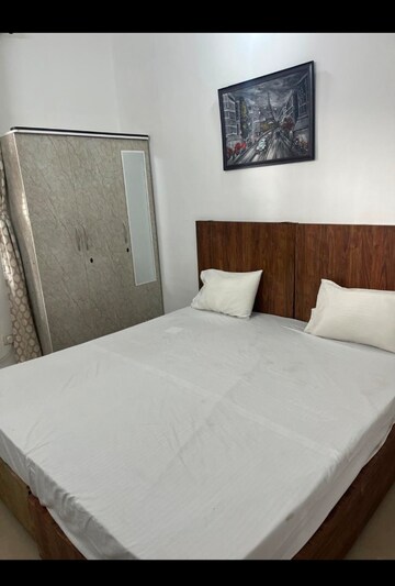 Bedroom in 2 BHK Builder Floor at SAS Tower, Sector 38 – for Rent
