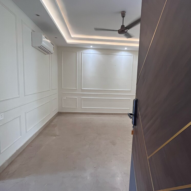 Room, dlf-galleria-market 3 Bedroom 350 Sq.Yd. Builder Floor In Sector 27 Gurgaon 8979069