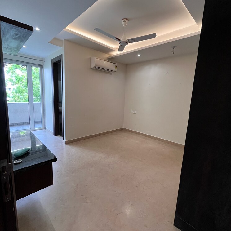 Room, dlf-galleria-market 3 Bedroom 350 Sq.Yd. Builder Floor In Sector 27 Gurgaon 8979069