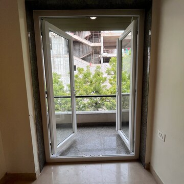 Balcony in 3 BHK Builder Floor at DLF Galleria Market, Sector 27 – for Rent