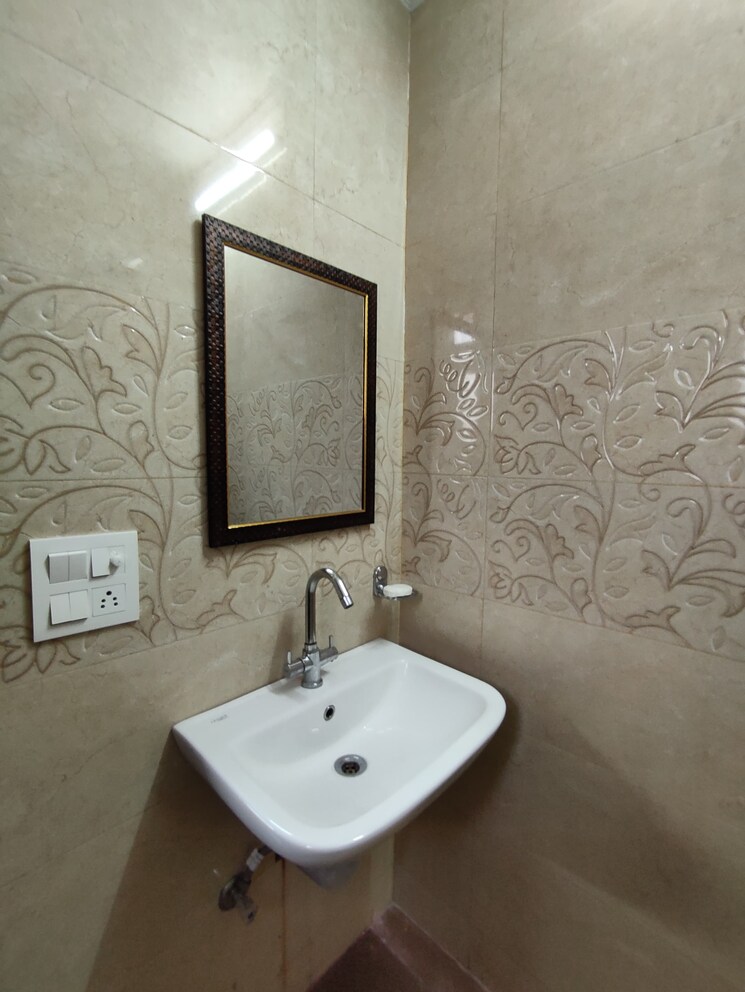 Bathroom, sector 46 2 Bedroom 1200 Sq.Ft. Builder Floor In Sector 46 Gurgaon 8979078