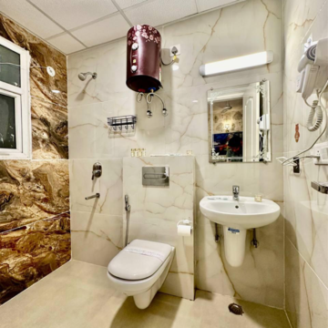 Team Area in 3 BHK Apartment at Omaxe The Palace, Sushant Golf City – for Rent