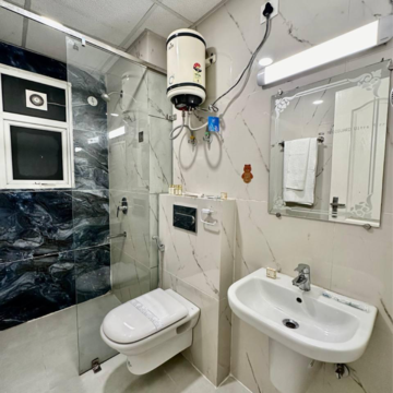 Team Area in 3 BHK Apartment at Omaxe The Palace, Sushant Golf City – for Rent