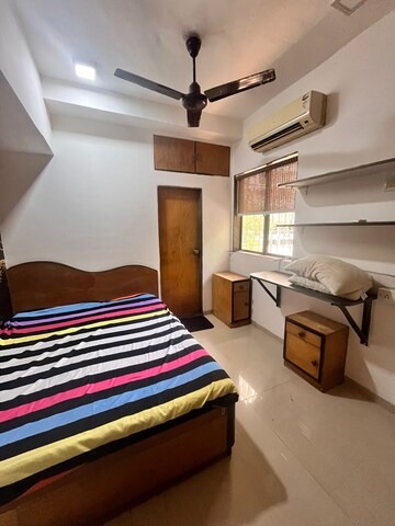 Bedroom in 2 BHK Apartment at Andheri West – for Rent