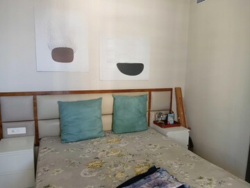 Room in 4 BHK Apartment at Lokhandwala Victoria, Worli – for Sale