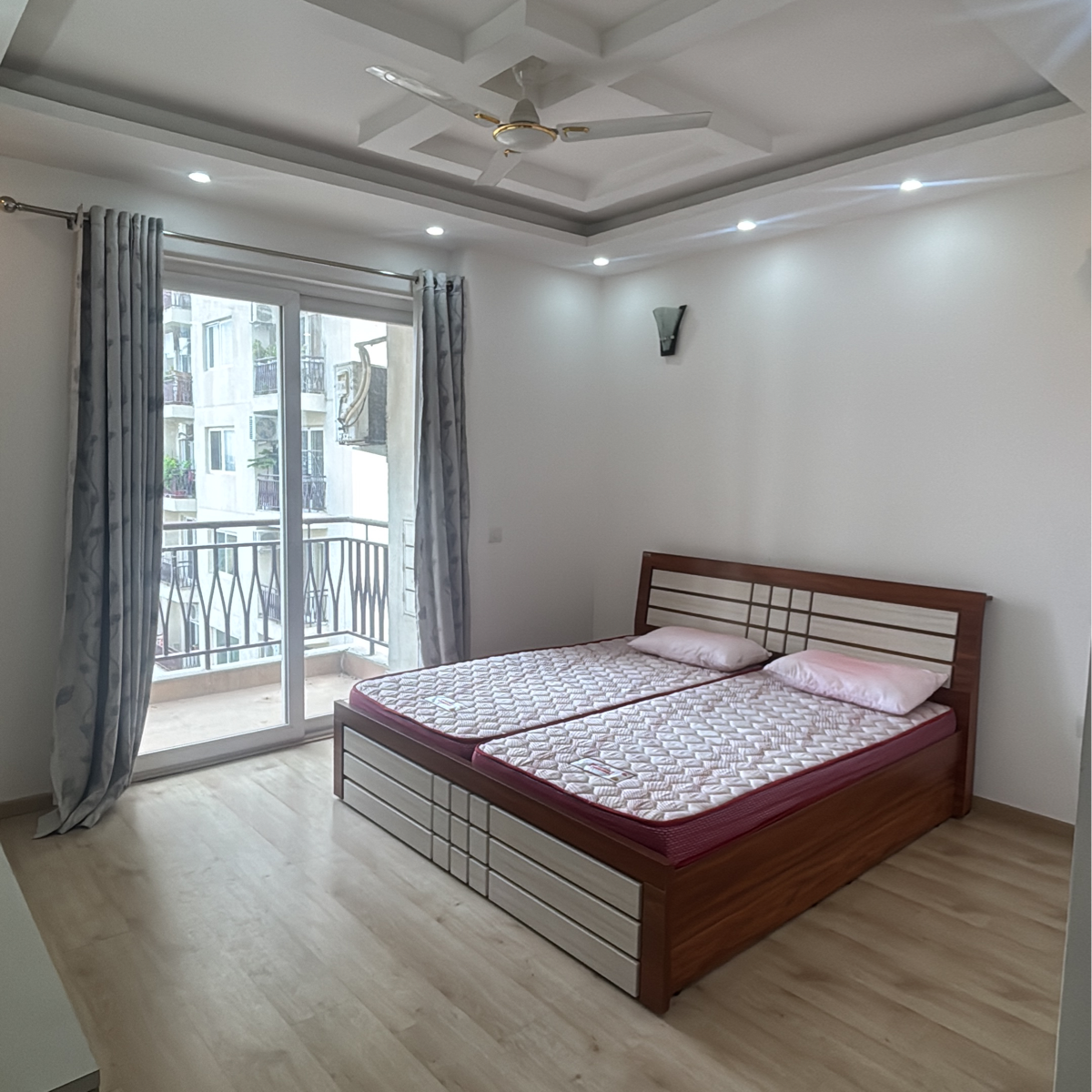 3 BHK + Servant Room Apartment For Rent in Shalimar Vista