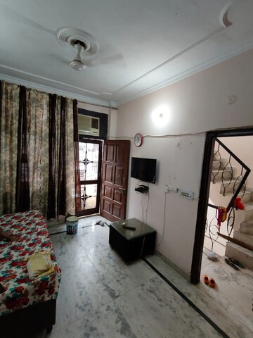 Living Room in 1 BHK Builder Floor at RWA Residential Society Sector 46, Sector 46 – for Rent