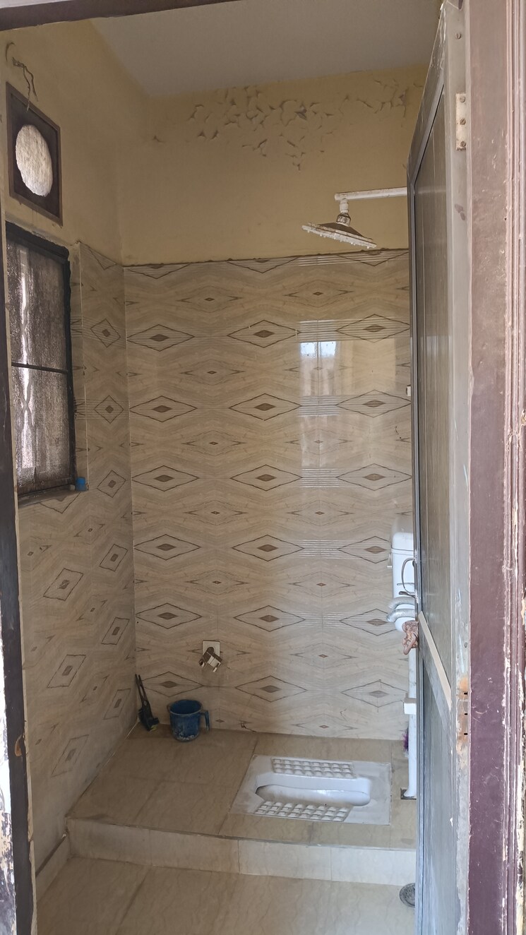 Bathroom, shalimar garden extension ii 2 Bedroom 800 Sq.Ft. Builder Floor In Shalimar Garden Extension ii Ghaziabad 8979124