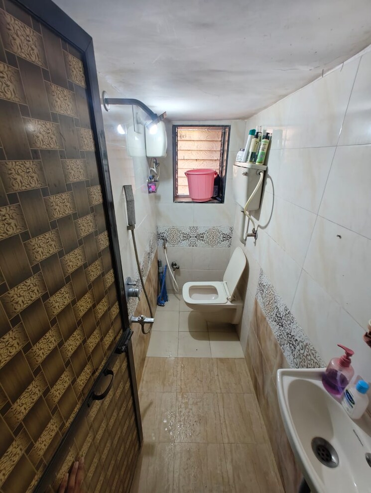 Bathroom, mangal-orchid-chs 1 Bedroom 450 Sq.Ft. Apartment In Andheri West Mumbai 8979154