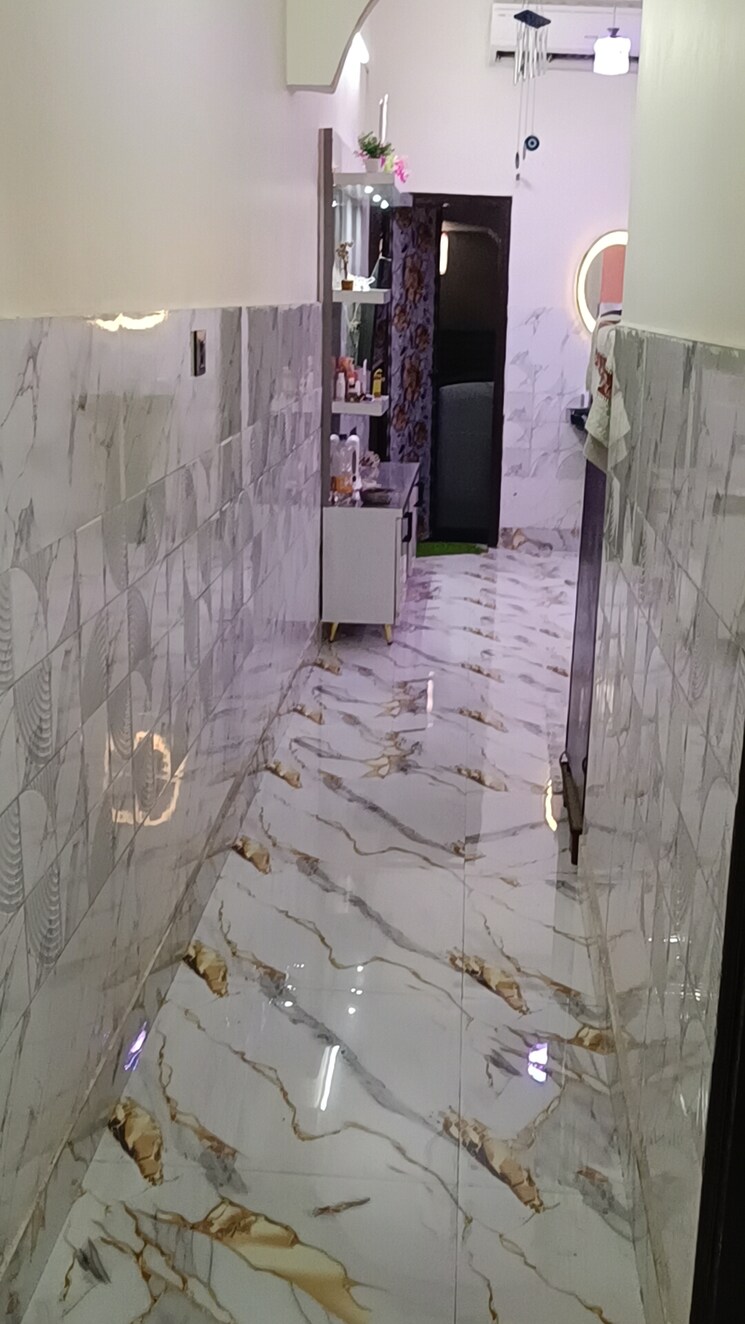 Bathroom, dilshad colony 2 Bedroom 900 Sq.Ft. Builder Floor In Dilshad Colony Delhi 8979161