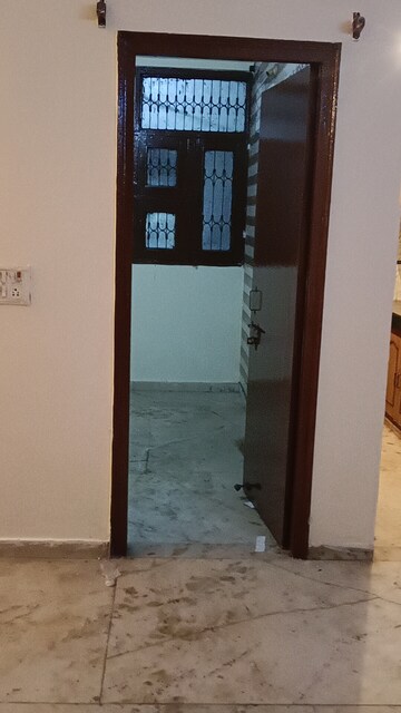 Room in 2 BHK Builder Floor at Dilshad Colony – for Sale